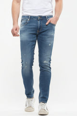 Le Temps des Cerises Jogga Slim Jeans in blue, worn by model, front view