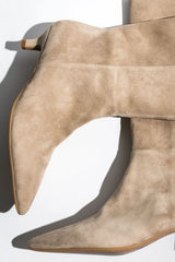 Zoe Kratzmann master boot in truffle