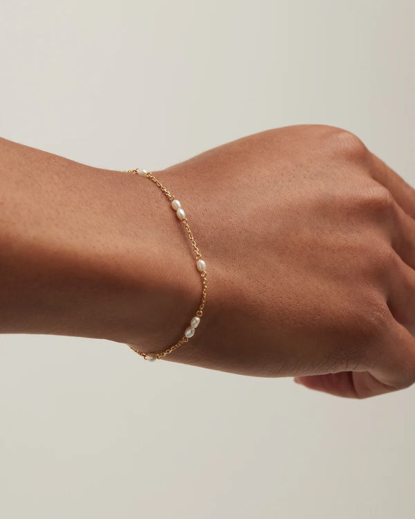 By Charlotte, Gold Serene Dreams Pearl Bracelet